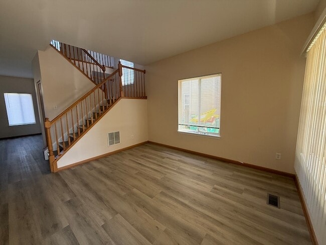 Building Photo - 757 Bayles Dr
