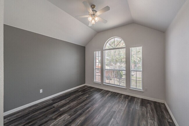 Building Photo - 1214 Hardisty Dr