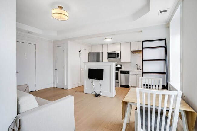 Building Photo - 1451 Park Rd NW