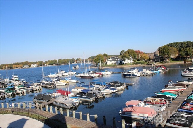 Building Photo - 18749 Vineyard Point Ln