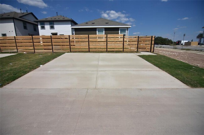 Building Photo - 275 Bugbee