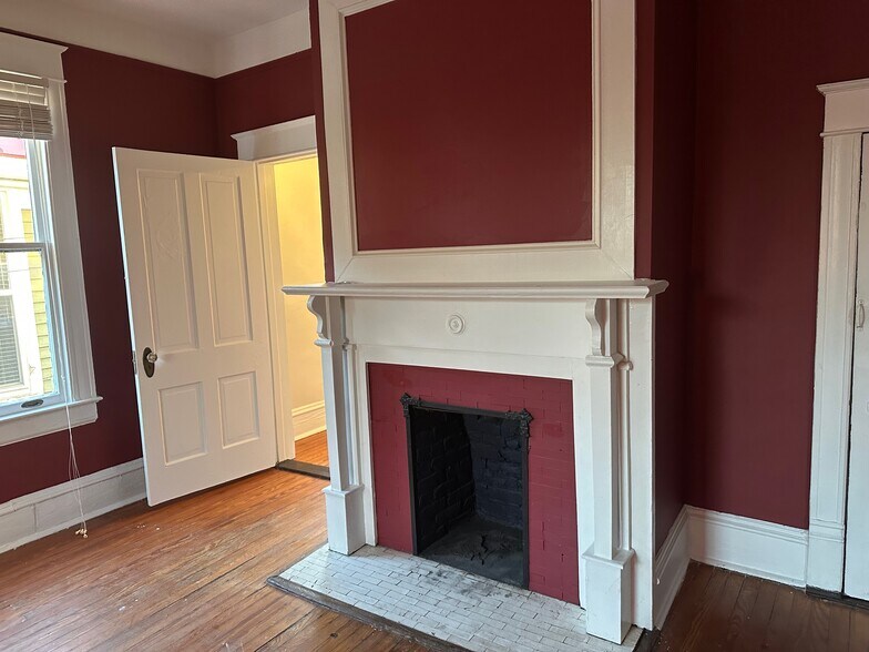 living room - 114 S 5th Ave