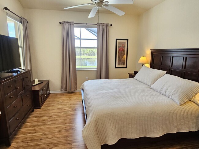 Building Photo - Seasonal Short-Term 3 Bedroom 2 Bathroom Heated Pool Home located in Venetian Club & River Club!