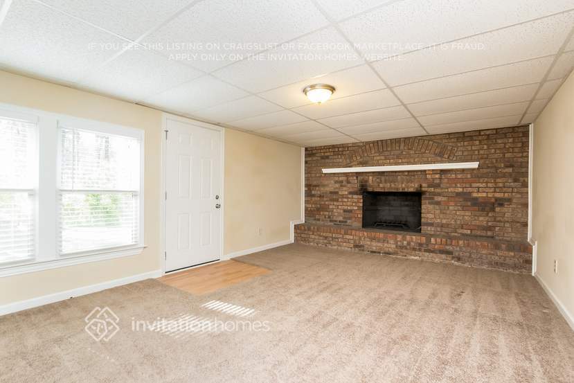 Building Photo - 1908 Englewood Way SW