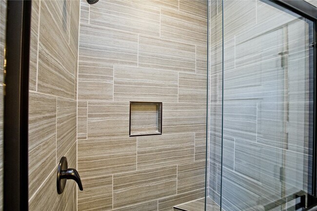 Building Photo - 2629 N Justin Dr