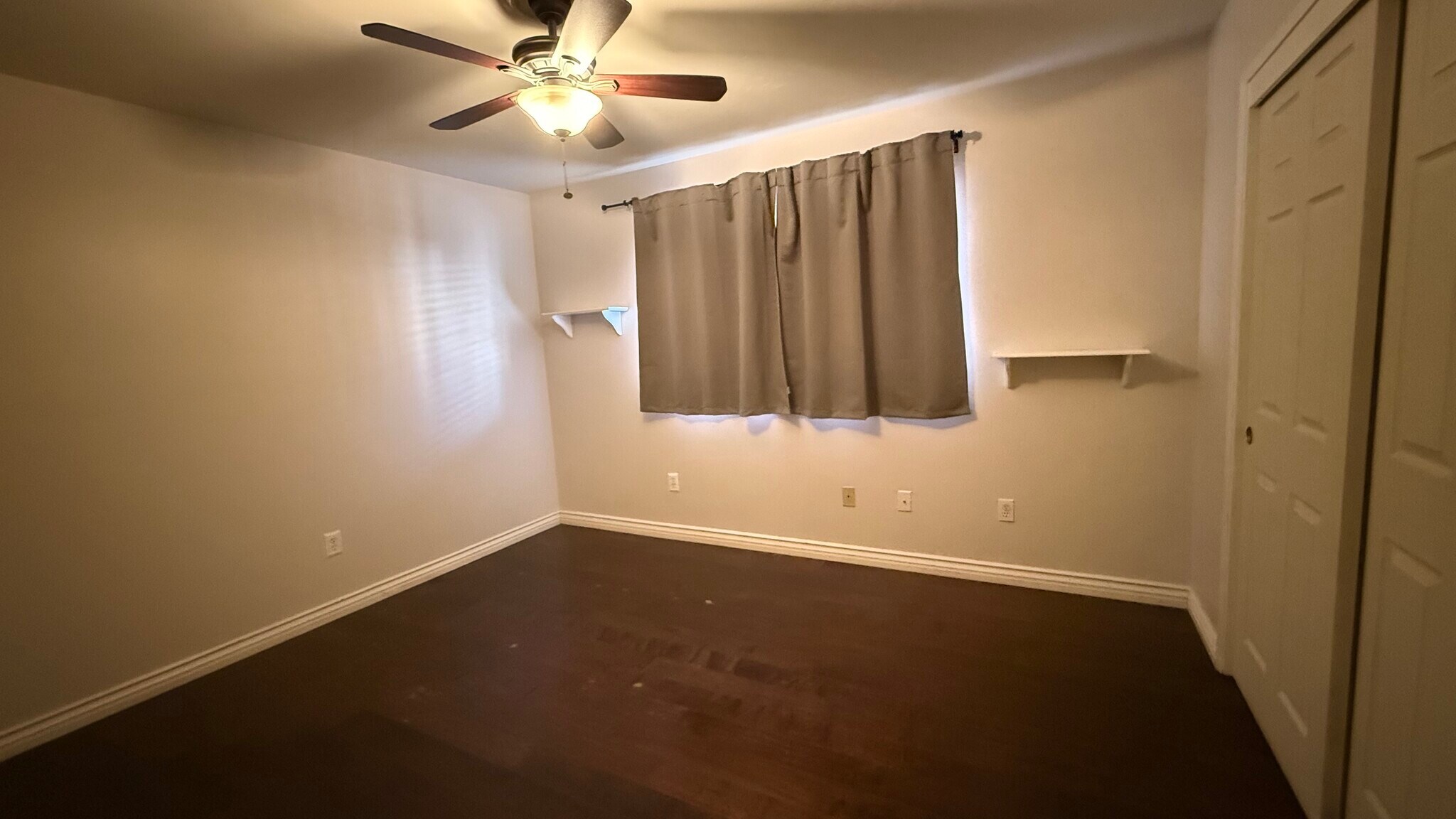 Building Photo - 9404 High Oak Dr