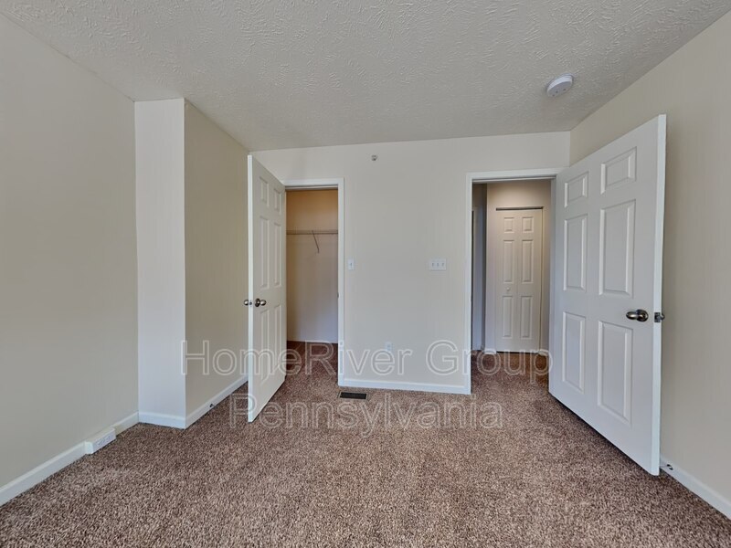 Building Photo - 1505 Canterbury Dr