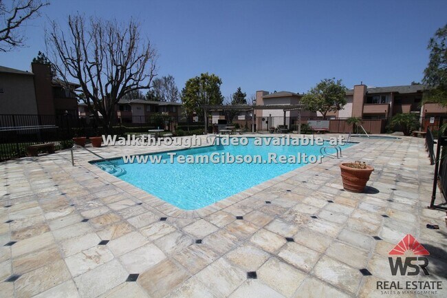 Building Photo - 1 Bedroom, Upstairs Condo