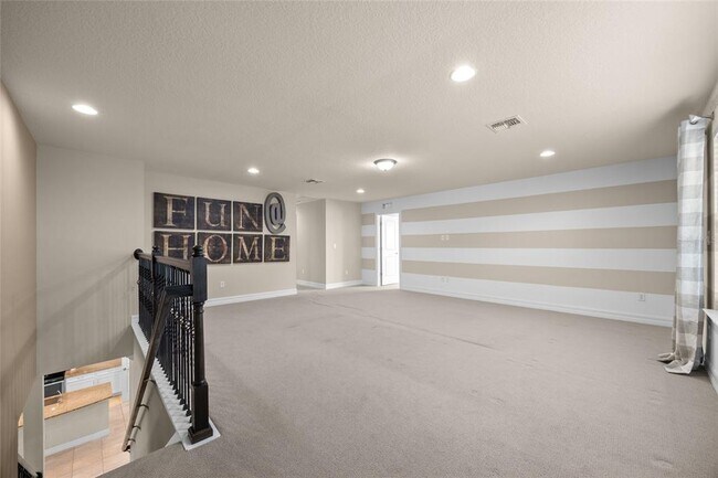 Building Photo - 2880 E Lake Pointe Dr