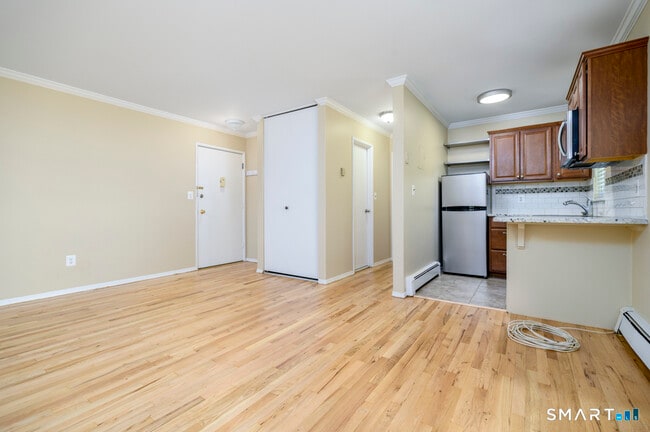 Building Photo - 398 Courtland Ave