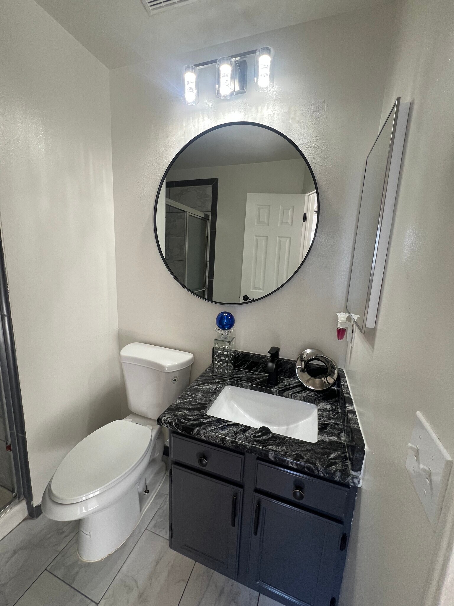 Building Photo - 9535 W Coal Mine Ave