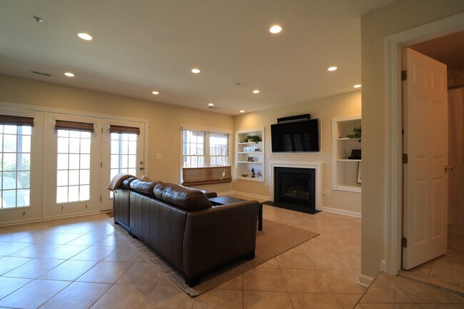 Building Photo - "Coming Soon" Luxury 4 Level Picturesque T...