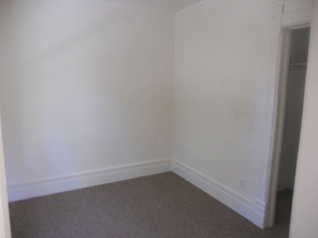 Building Photo - 205 1/2 Park Street