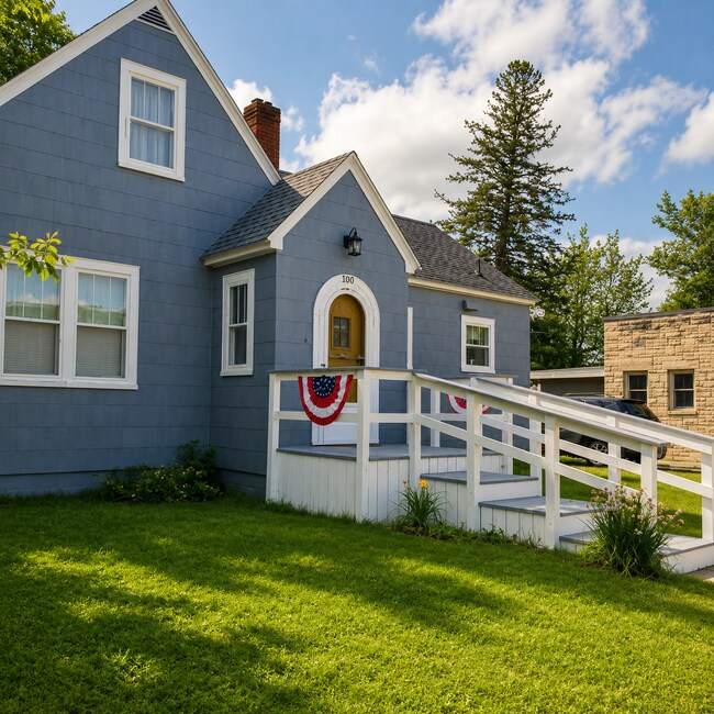 Building Photo - 515 Flambeau St