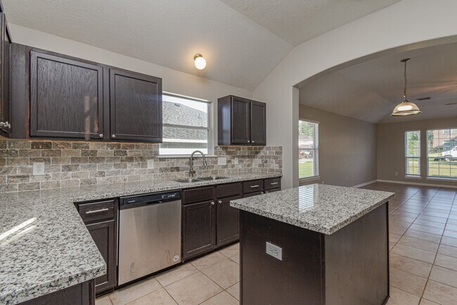 Building Photo - 5500 N Buffalo Cir