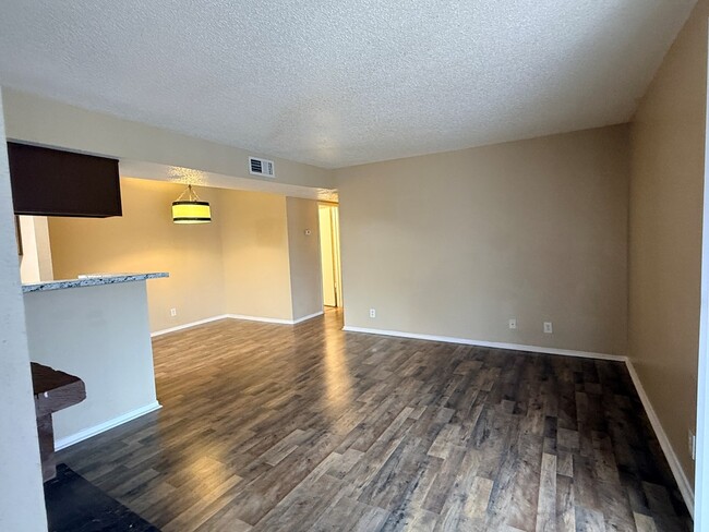 Building Photo - 4700 Boulder Dr