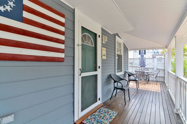 Building Photo - WINTER RENTAL: Changes In Latitude (Dogs Welcome!)