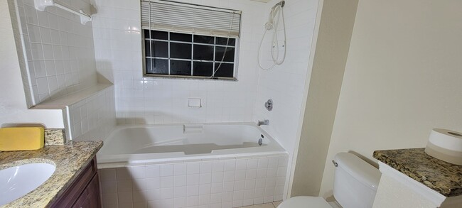 Maswter bath - 3707 Conroy Rd