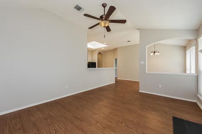 Building Photo - 665 Beatty Dr