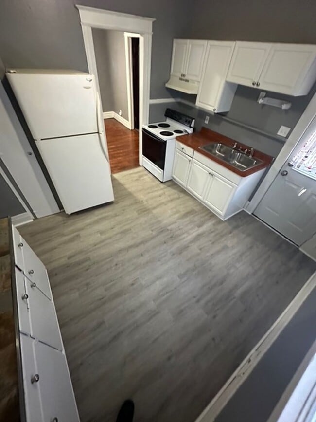 Building Photo - 268 Ave. C