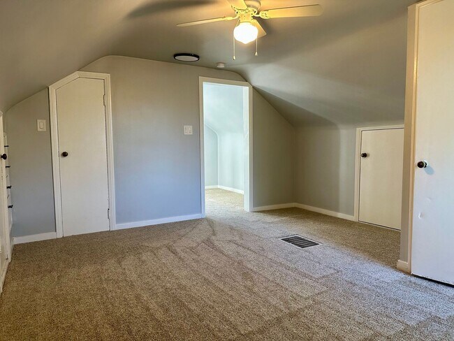 Building Photo - Beautiful Brick Bungalow