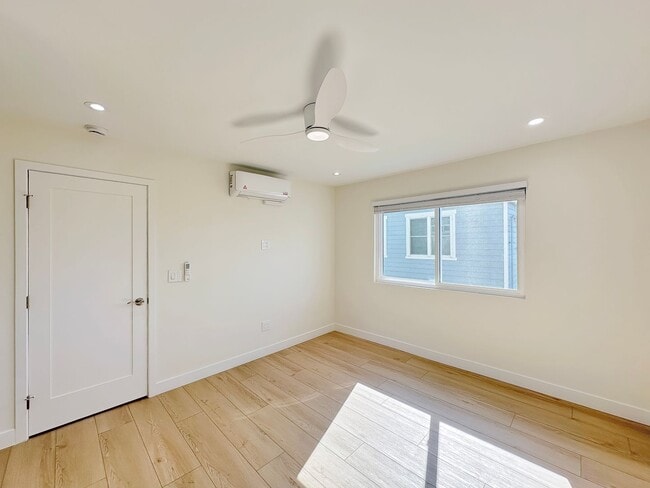 Building Photo - Beautiful 2BD/2BA Fully Remodeled w/ Reserved Parking & AC in Mission Beach!