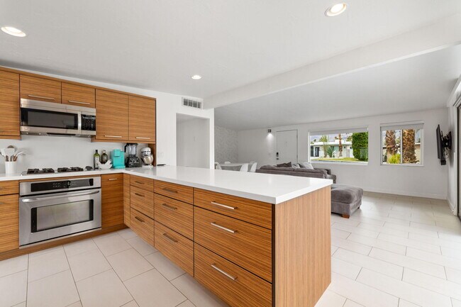 Building Photo - 45720 Abronia Trail
