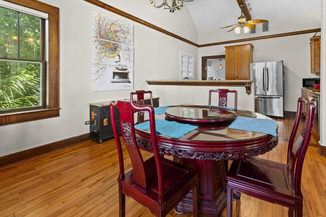 Building Photo - 204 NE 3rd Ave