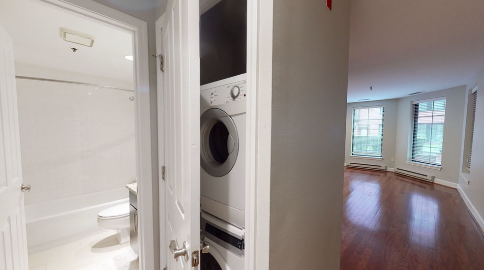 Building Photo - 7 Harcourt St