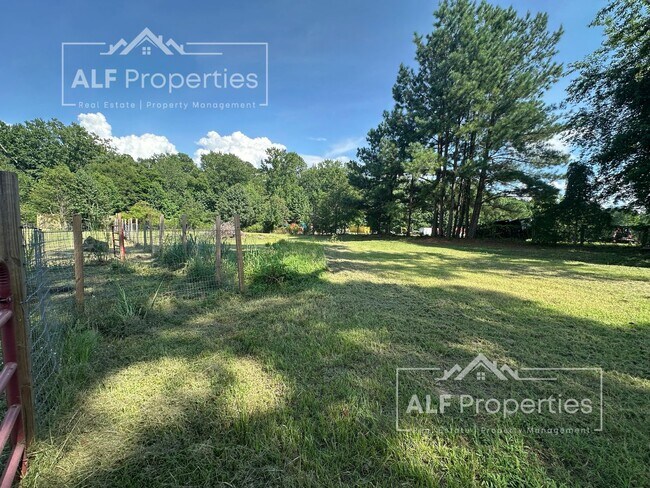 Building Photo - Renovated Farmhouse with Horse Facilities ...