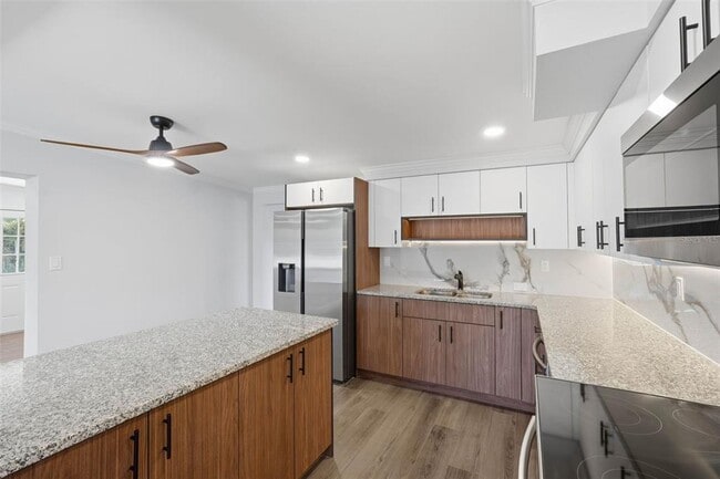 Building Photo - 4505 Cottonwood Dr