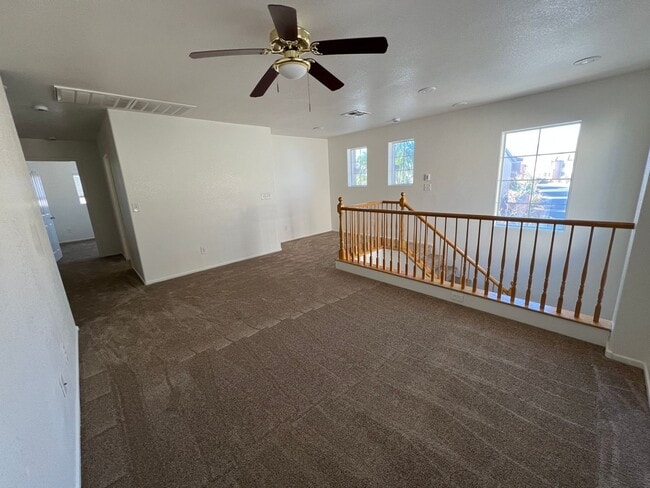 Building Photo - 3 Bedroom / 2.5 Bath Southwest Home