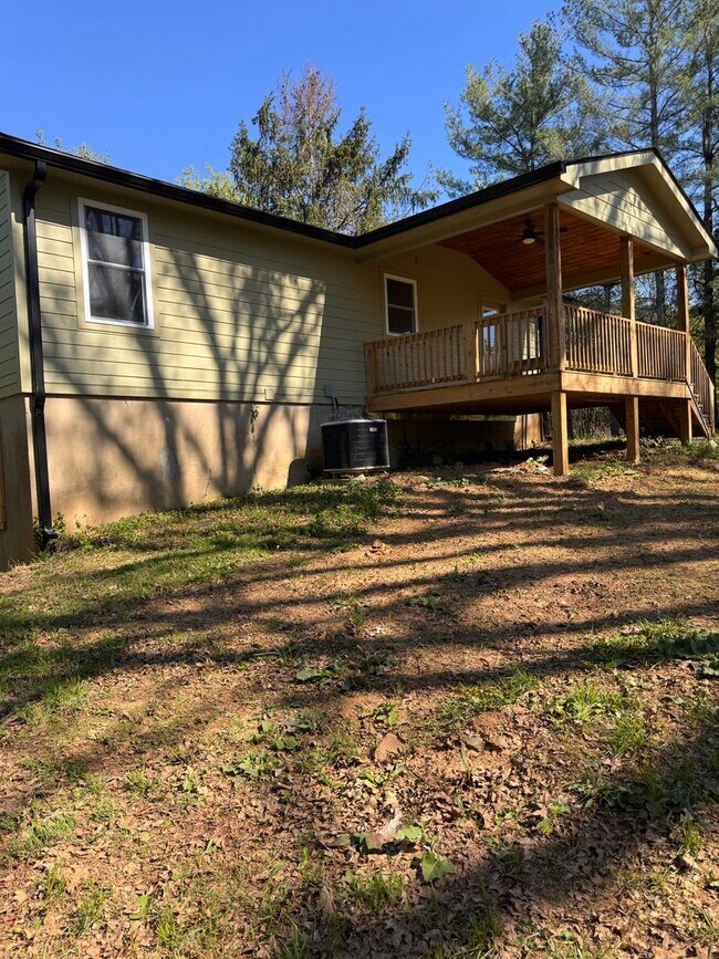 Building Photo - 3 Bedroom || 1 Bathroom - Single Family Home