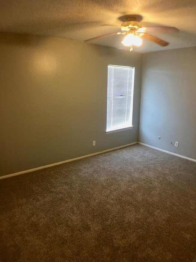 Building Photo - 6416 Pizarro St