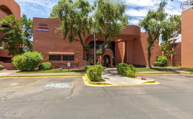Building Photo - 4303 E Cactus Rd