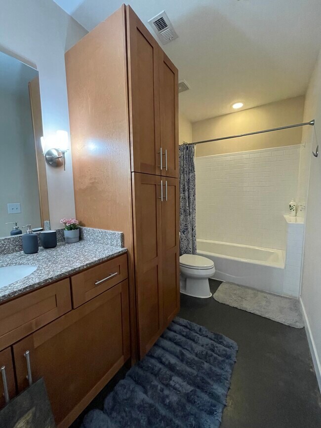 Building Photo - 620 Glen Iris Dr NE