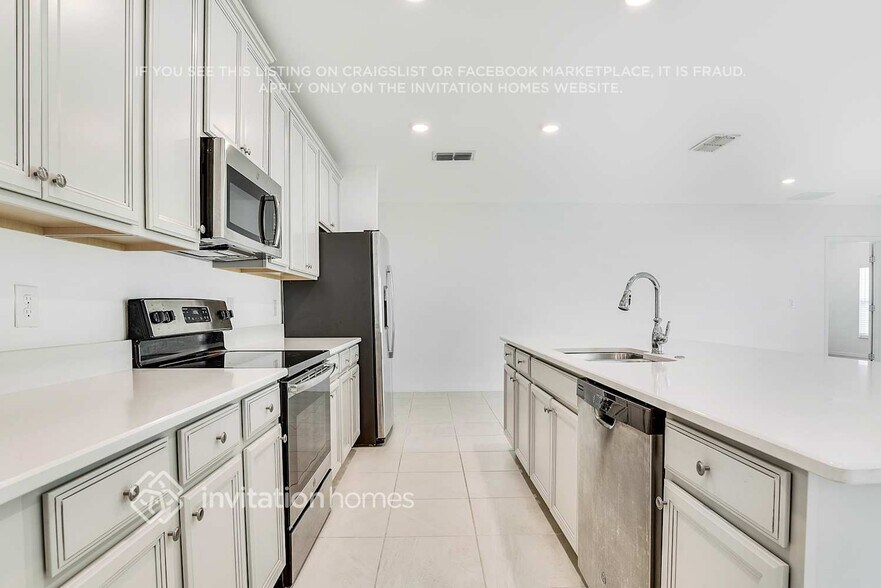 Building Photo - 610 Campo Ln