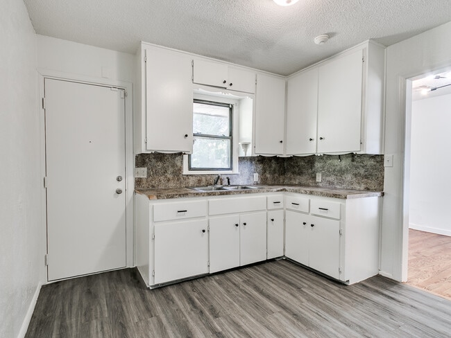 Building Photo - 2921 NE 17th Ave