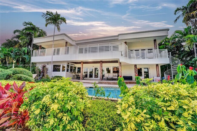 Building Photo - 1247 Seminole Dr