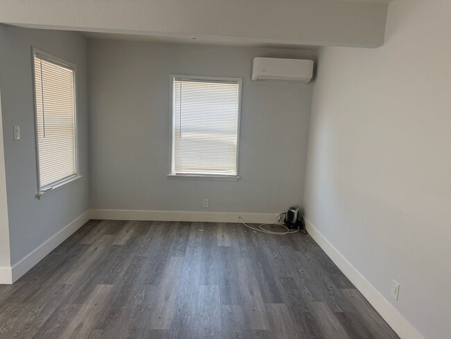 Building Photo - Beautiful and Well Kept 3-Bedroom House fo...