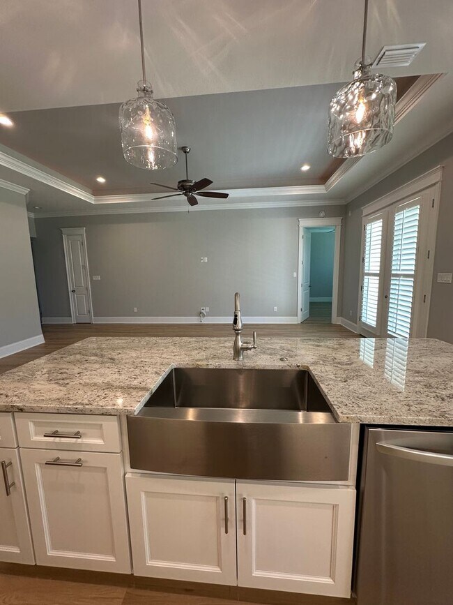 Building Photo - RENT IN FALLSCHASE HOA COMMUNITY, NEW CONS...