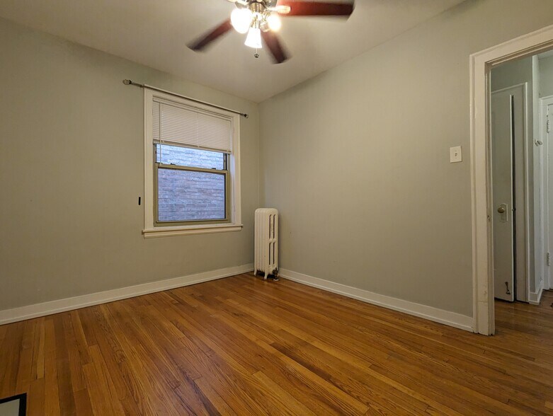 Building Photo - 542 W Surf St