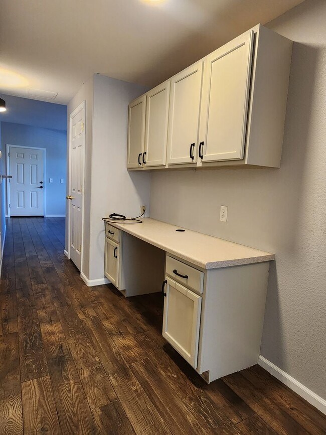 Building Photo - Amazing first floor condo in Littleton!!