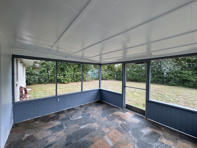 Building Photo - Charming 2-Bedroom Home with Solar Panels ...
