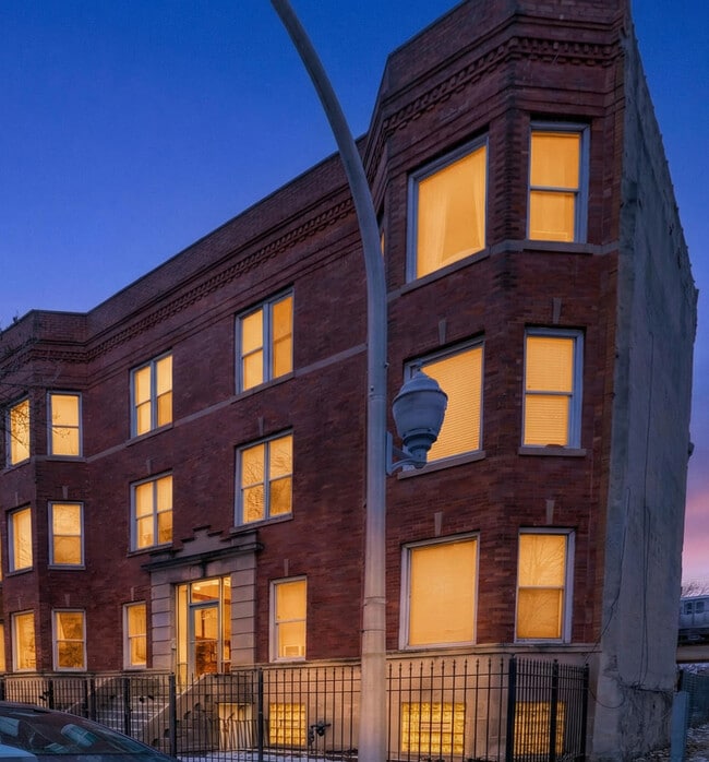 Building Photo - 4622 S Calumet Ave