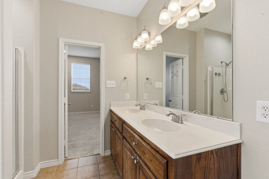 Building Photo - 12404 Pinestraw Rd