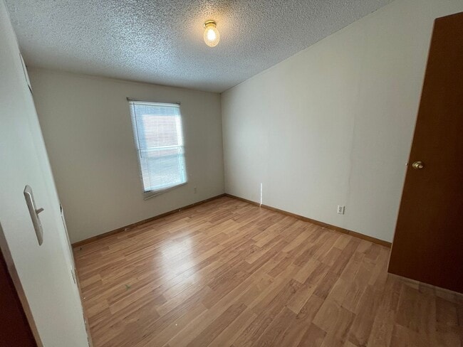 Building Photo - 3 BR, 2 BA doublewide in Pikeville!