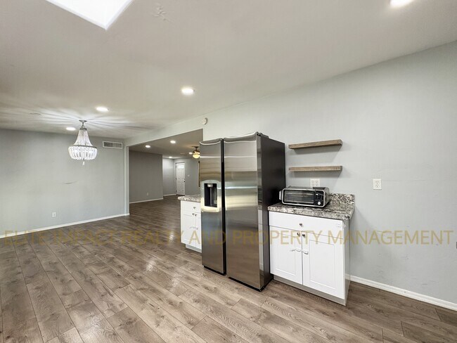 Building Photo - 7429 E 45th St