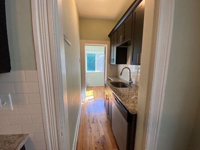 Building Photo - 51 Pearl St