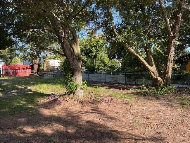 Building Photo - 2605 Ave F